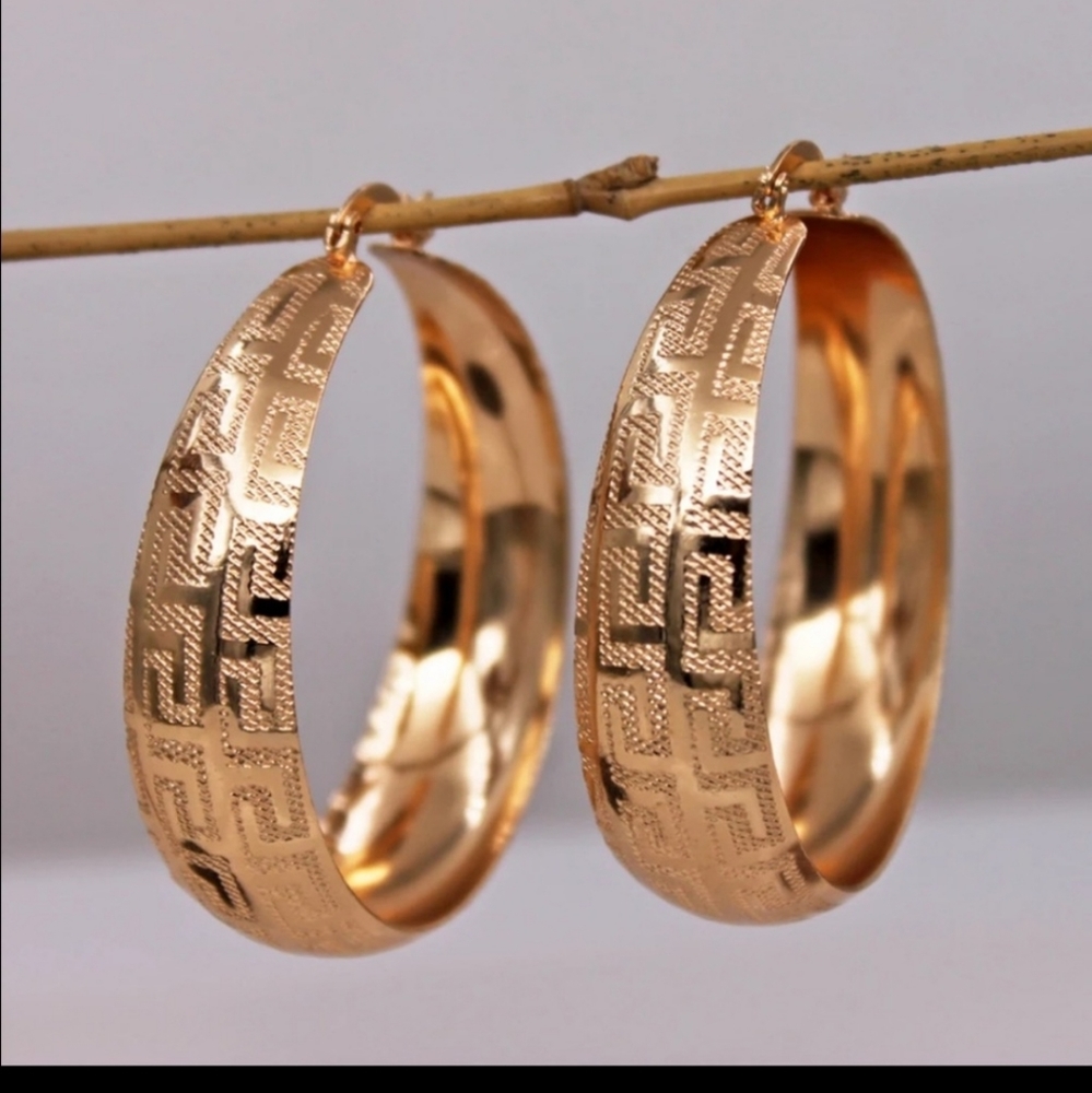 New Luxury 18k Gold Hoop Round Earrings - Picture 6 of 7